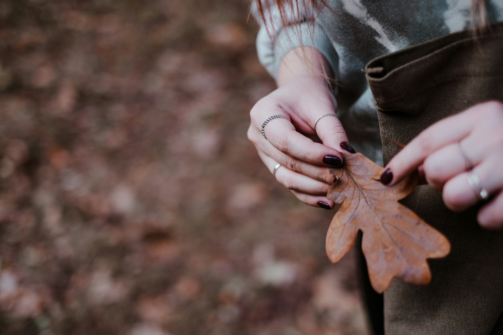 Top Fall Jewelry Trends 2024 A collection of fall jewelry trends including chunky chains, warm-toned gemstones, and layered necklaces styled with autumn outfits.