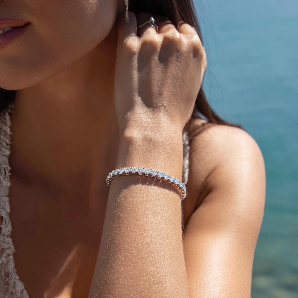 Fope Flex’it 18K gold bracelets displayed with holiday lights in Boise jewelry store